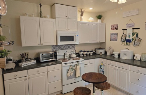 Burnsville Casa | Spacious 4.5 bedroom house in charming Burnsville