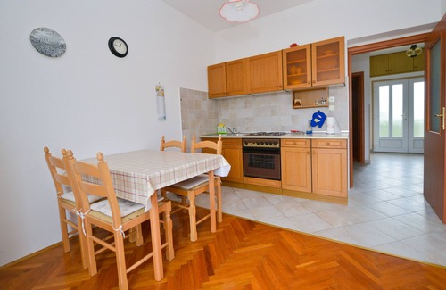 Novalja Apartamento | Spacious 4 Apartment for 5 Persons w 2 Terraces, 2 Bedrooms, 2 Bathrooms