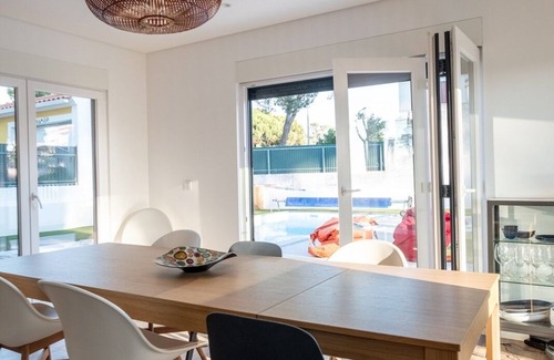 Lagoa de Albufeira Apartamento | Spacious 4-bedroom villa with pool near beach in amazing Lagoa de Albufeira