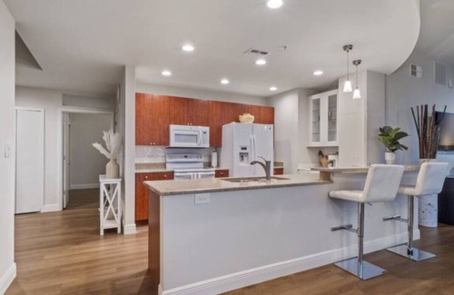 South Eola Apartamento | Spacious 4 bd/2bath 2100 sq ft Downtown Condo