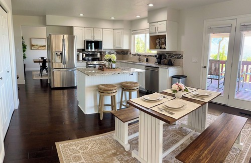 North Ogden Casa | Spacious 4 BD Mtn. Retreat with Stunning Views, Hot Tub, 75” TV, Kids Gym