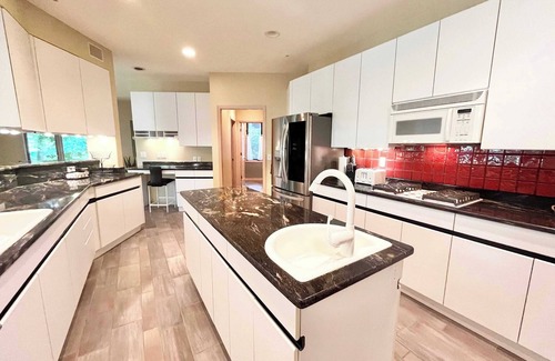 Fontana Casa | Spacious 4 BDR Home in Desirable Abbey Springs!