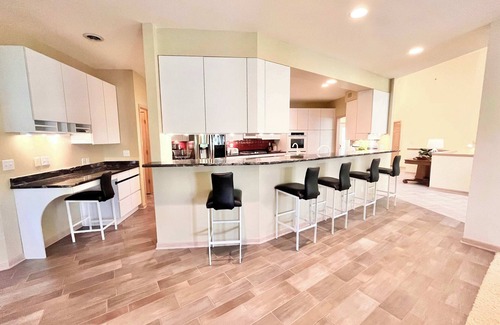 Fontana Casa | Spacious 4 BDR Home in Desirable Abbey Springs!