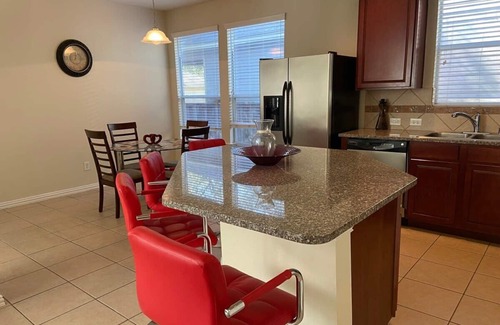 Sterling Ridge Casa | Spacious 4 bed/2.5 bath House in Spring, Texas