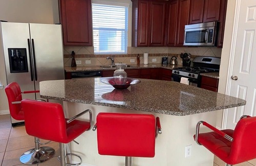 Sterling Ridge Casa | Spacious 4 bed/2.5 bath House in Spring, Texas