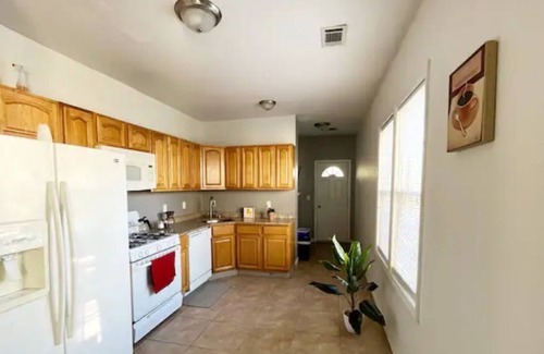 North Bergen Apartamento | Spacious 4 bed 2.5 bath close to NYC FREE Parking!
