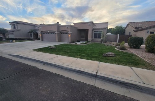 San Tan Ranch Casa | Spacious 4 bed 2 bath with Game Room and Hot Tub.