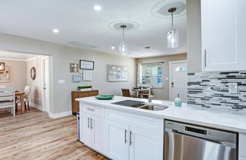 Lake Park Casa | Spacious 4 bed, 3 baths in highly desirable Lake Park.