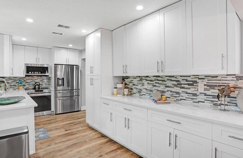 Lake Park Casa | Spacious 4 bed, 3 baths in highly desirable Lake Park.
