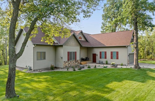 Breezy Point Casa | Spacious 4-Bed, 4-Bath 3.8 Acre Retreat On Pelican Lake!