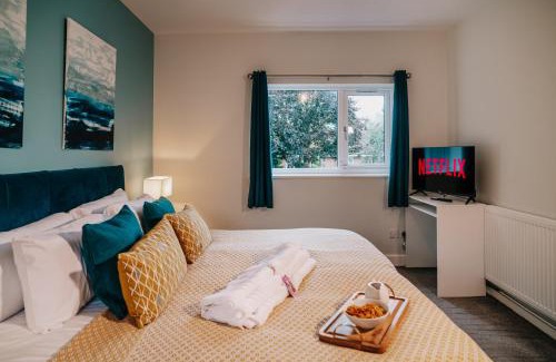 Harborne Casa | Spacious 4-bed Ample Parking Fast WiFi Contractor Family Friendly
