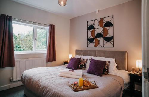 Harborne Casa | Spacious 4-bed Ample Parking Fast WiFi Contractor Family Friendly