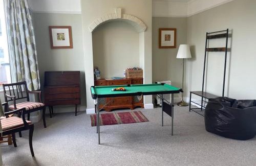 Pevensey Casa | Spacious 4-Bed Beach Retreat for Families Steps from the Shore in Pevensey Bay
