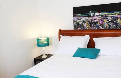 Two Mile Ash Casa | Spacious 4 Bed Home in Milton Keynes -free parking