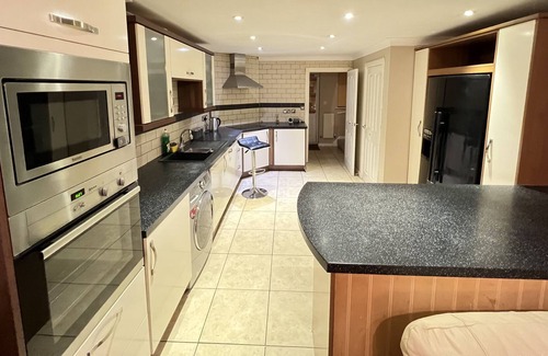 Sittingbourne Casa | Spacious 4 Bed House sleeps 8