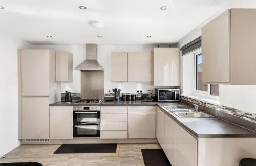 Manchester Casa | Spacious 4-Bed Home Near City Links