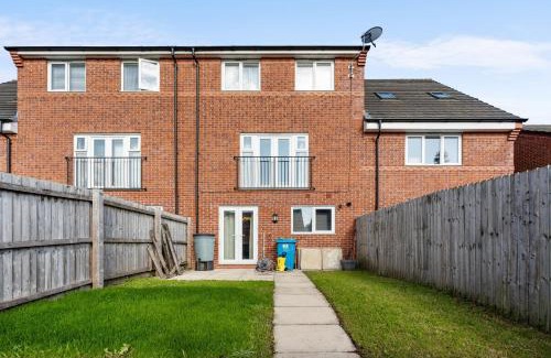 Manchester Casa | Spacious 4-Bed Home Near City Links