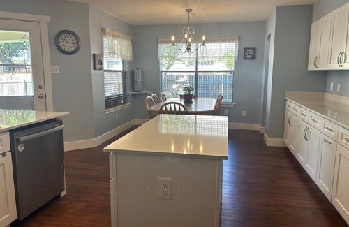 Pflugerville Casa | Spacious 4 bed house in Pflugerville, close to Austin for ACL and COTA