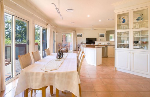 Surf Beach Casa | Spacious 4-Bed House with Outdoor Dining