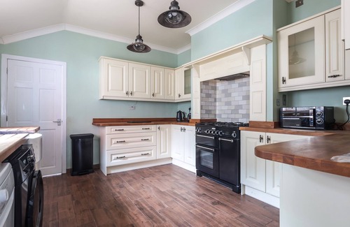 Handsworth Casa | Spacious 4 Bed House in Birmingham, Suitable for Contractors
