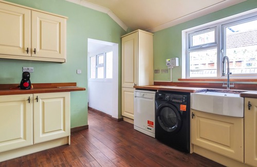 Handsworth Casa | Spacious 4 Bed House in Birmingham, Suitable for Contractors