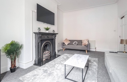 Handsworth Casa | Spacious 4 Bed House in Birmingham, Suitable for Contractors