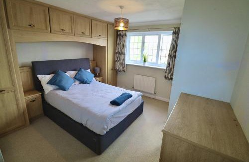Winchester Casa | Spacious 4 Bed House in Winchester with Parking and Garden