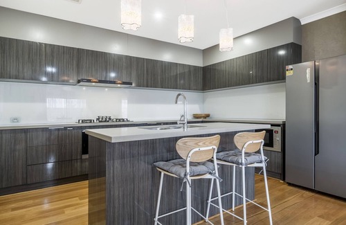 Byford Casa | Spacious 4-Bed House with Outdoor Area