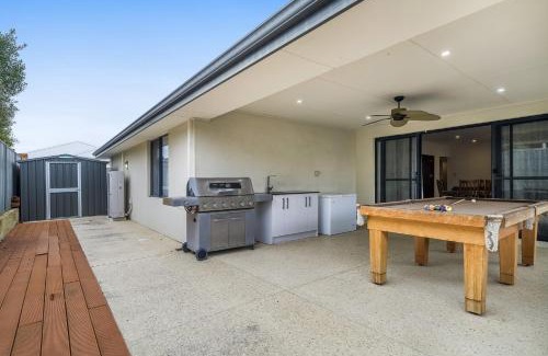 Byford Casa | Spacious 4-Bed House with Outdoor Area