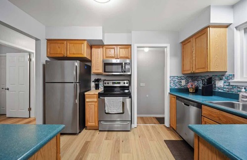 Clawson Casa | Spacious 4 Bed Room Haven in Clawson Near Bham