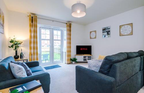 Crewe Casa | Spacious 4-Bed Townhouse in Crewe by 53 Degrees Property, Ideal for Contractors & Business, FREE Parking