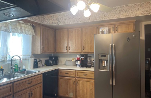 Sterling Heights Casa | Spacious 4 bedroom 7 beds house with AC, WiFi in welcoming Sterling Heights