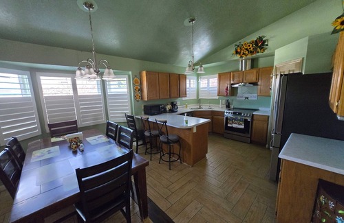 West Valley City Casa | Spacious 4-bedroom house with AC, WiFi in terrific West Valley City