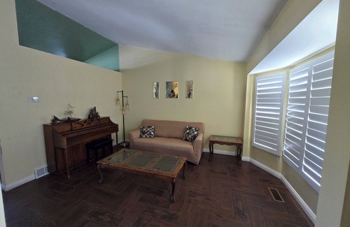 West Valley City Casa | Spacious 4-bedroom house with AC, WiFi in terrific West Valley City
