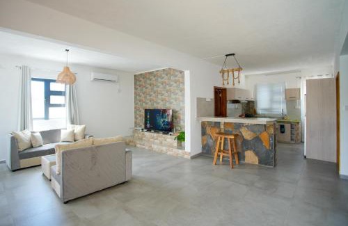 Grand-Baie Villa | Spacious 4 Bed Villa with BBQ, Pool & Parking Grand Baie
