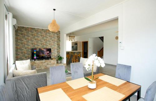 Grand-Baie Villa | Spacious 4 Bed Villa with BBQ, Pool & Parking Grand Baie