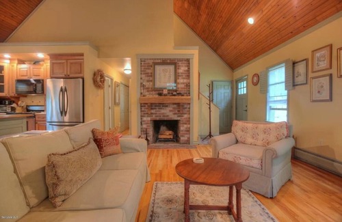 Southfield Casa | Spacious 4-bedroom house in peaceful Southfield with AC, WiFi and more!