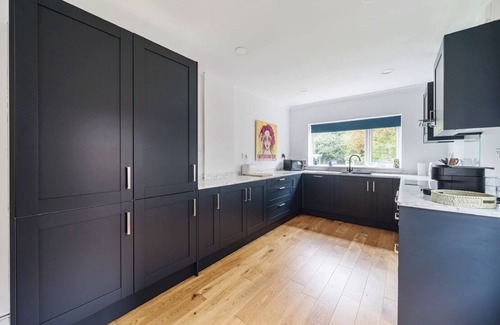 Charlton Kings Casa | Spacious 4-bedroom townhome in charming Charlton Kings with driveway parking