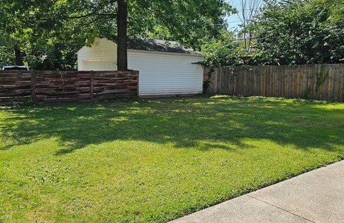 East Cleveland Casa | Spacious 4 bedroom house with bedrooms on the first floor. Travelers welcomed.