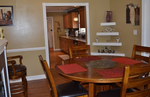 Elizabeth City Casa | Spacious 4-bedroom home with country charm in Elizabeth City.