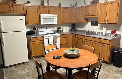 Mount Braddock Apartamento | Spacious 4-bedroom apartment in charming Lemont Furnace with WiFi, AC