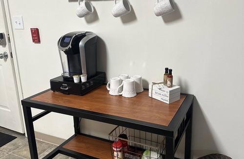 Mount Braddock Apartamento | Spacious 4-bedroom apartment in charming Lemont Furnace with WiFi, AC