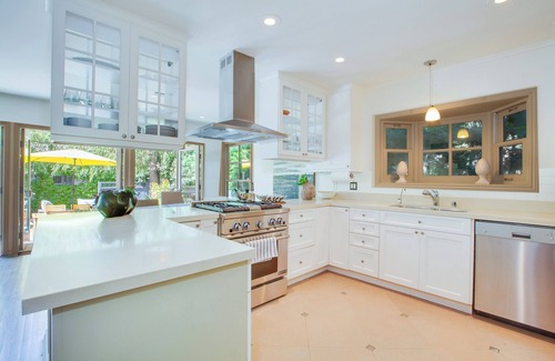 Tri-West Villa | Charming 3-bedroom villa with Pool + Guest House in fabulous West Hollywood West