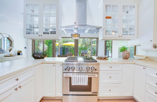 Tri-West Villa | Charming 3-bedroom villa with Pool + Guest House in fabulous West Hollywood West