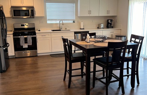Lake Elsinore Casa | Spacious 4-bedroom house in fabulous Lake Elsinore with AC, WiFi