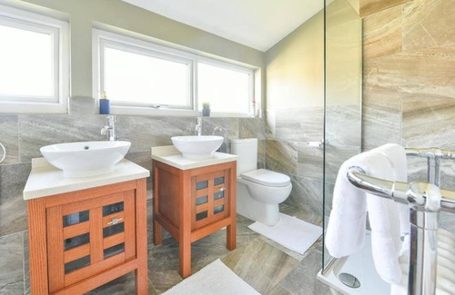 Pontefract Apartamento | Spacious 4 Bedroom, 2 bathroom House