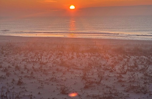 South Beach Haven Casa | Spacious 4-bedroom 2.5 bath oceanfront home on Long Beach Island with WiFi, AC