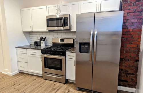 Greenfield Casa | Spacious 4-bedroom/ 2-bathroom house with WiFi and AC in charming Pittsburgh