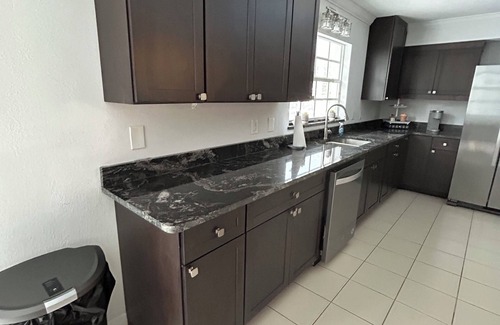 Silver Lake Casa | Spacious 4 bedroom 3.5 bath POOL home W/ Gym!!