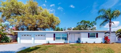 Clearwater Casa | Spacious 4 bedroom 3 bath Clearwater Vacation House Cowboy Pool Fire Pit Games Close to Clearwater Beach Biking Trail Farmers Markets Harbor Health Spa Baycare Ballpark and Ruth Eckerd Hall Golf Courses